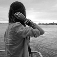 28张黑白女生背影头像 自带孤独伤感氛围感的QQ头像