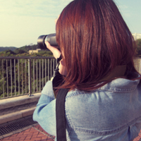 拿相机的清新女生头像合集，48张唯美氛围感头像直接用