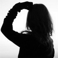 28张黑白女生背影头像 自带孤独伤感氛围感的QQ头像