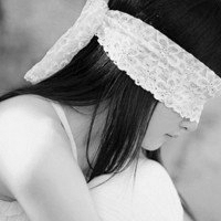 27张黑白蒙眼女生头像 清冷伤感风QQ头像合集