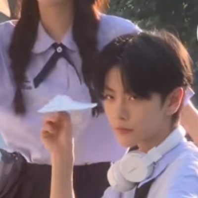 5月学生党专属一左一右情侣头像合集 共19张