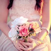 手捧花女生微信头像合集 36张唯美氛围感头像任你选