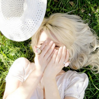 47张氛围感拉满！女生躺着的唯美头像合集