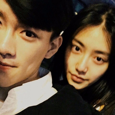 20张氛围感拉满的真人情侣头像，一男一女款直接拿捏