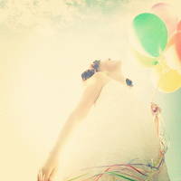 清新感拉满！9张带气球的女生头像合集