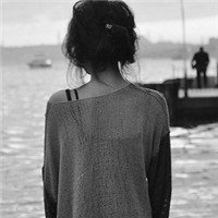 28张黑白女生背影头像 自带孤独伤感氛围感的QQ头像