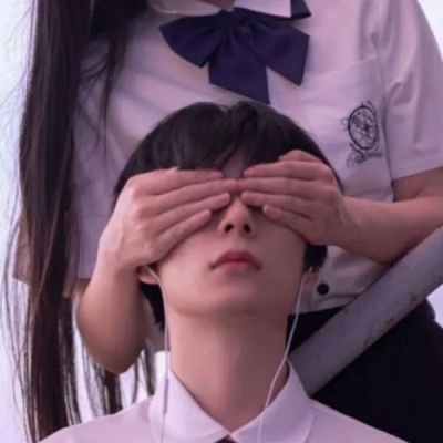 20张氛围感拉满的真人情侣头像，一男一女款直接拿捏