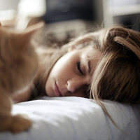 47张氛围感拉满！女生躺着的唯美头像合集