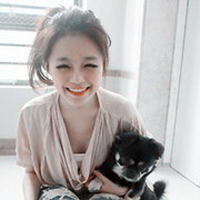 女生抱狗狗的暖心头像合集 29张治愈感拉满