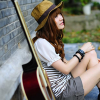 抱着吉他的文艺女生头像合集 共46张