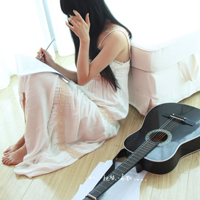 抱着吉他的文艺女生头像合集 共46张
