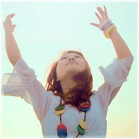 女生仰望天空的清新头像合集 28张好看的唯美女生头像