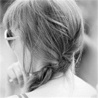 28张黑白女生背影头像 自带孤独伤感氛围感的QQ头像