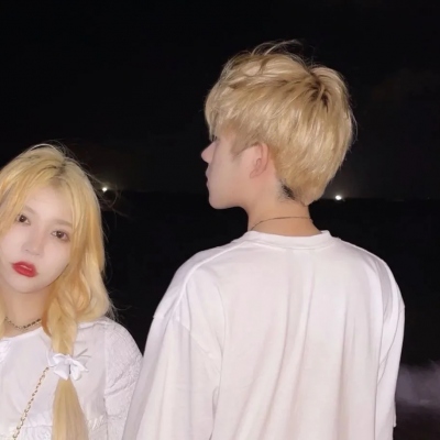 最新高清QQ情侣头像来啦！个性网整理了20张专属素材，满足情侣们换头像的需求。