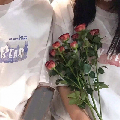 14组真人不露脸情侣头像 一对两张安排上了