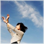 女生仰望天空的清新头像合集 28张好看的唯美女生头像