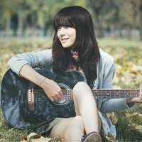 抱着吉他的文艺女生头像合集 共46张