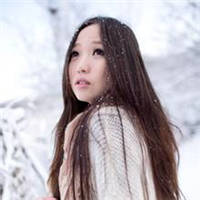 18张雪中氛围感女生头像合集 雪花飞舞的唯美女生头像