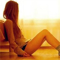 32张氛围感拉满！伤感蹲姿抱膝女生头像合集