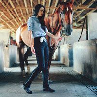 女生骑马的唯美微信头像合集 19张好看的女生骑马头像