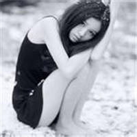 18张雪中氛围感女生头像合集 雪花飞舞的唯美女生头像