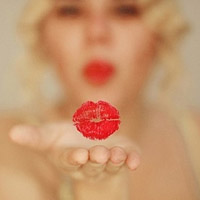 47张高清霸气欧美红唇女生头像合集，氛围感拉满