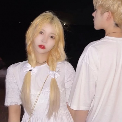 最新高清QQ情侣头像来啦！个性网整理了20张专属素材，满足情侣们换头像的需求。