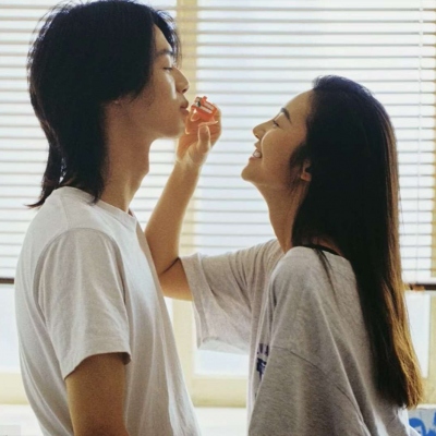 14组超甜真人情侣头像合集 甜到骨子里的那种