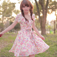 47张清新感拉满的碎花裙女生QQ头像