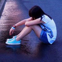 32张氛围感拉满！伤感蹲姿抱膝女生头像合集