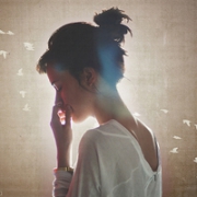 48张氛围感拉满！清新孤独感的欧美女生QQ头像合集