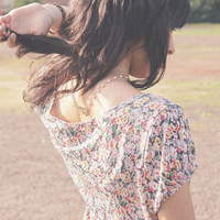47张清新感拉满的碎花裙女生QQ头像