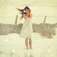 36张雪花飞舞氛围感女生头像 冬日氛围感拉满的唯美头像合集