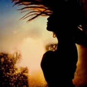 48张带回忆感的伤感女生头像合集