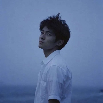 8张氛围感拉满的真人冷酷情侣头像，一男一女超适配