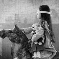 27张黑白蒙眼女生头像 清冷伤感风QQ头像合集