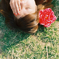 47张氛围感拉满！女生躺着的唯美头像合集