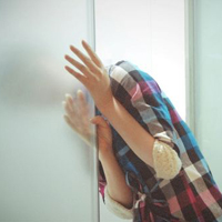 48张简约文艺风格子衫女生头像合集