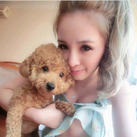 女生抱狗狗的暖心头像合集 29张治愈感拉满