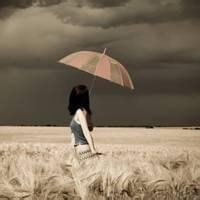 17张氛围感拉满！雨中打伞的伤感女生丧系头像