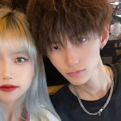 8组成对的真人情侣头像截图分享