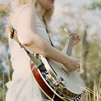 抱着吉他的文艺女生头像合集 共46张