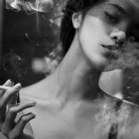 23张女生伤感黑白抽烟头像合集