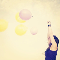 清新感拉满！9张带气球的女生头像合集