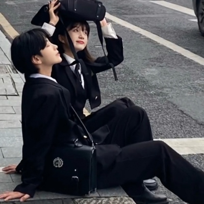 5月学生党专属一左一右情侣头像合集 共19张