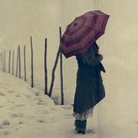 17张氛围感拉满！雨中打伞的伤感女生丧系头像