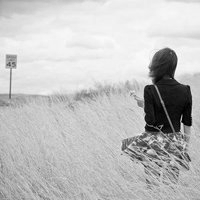 28张黑白女生背影头像 自带孤独伤感氛围感的QQ头像