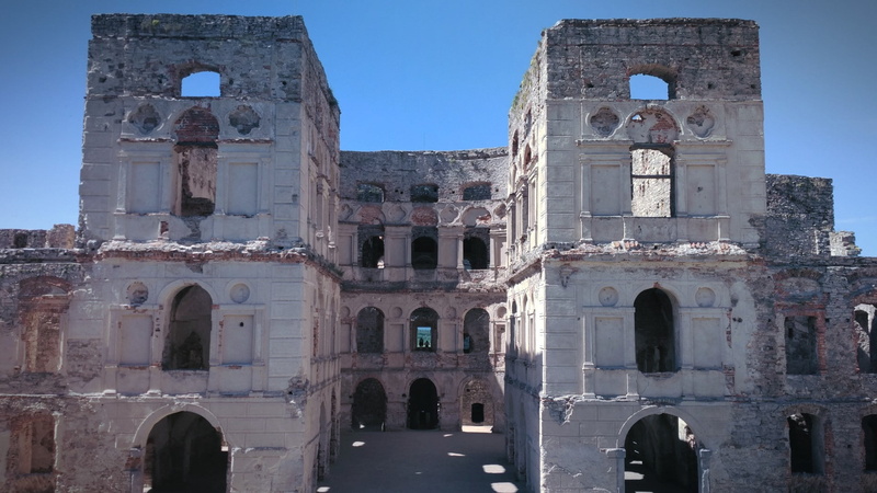 波兰废墟城堡壁纸 还藏着美少女战士的惊喜