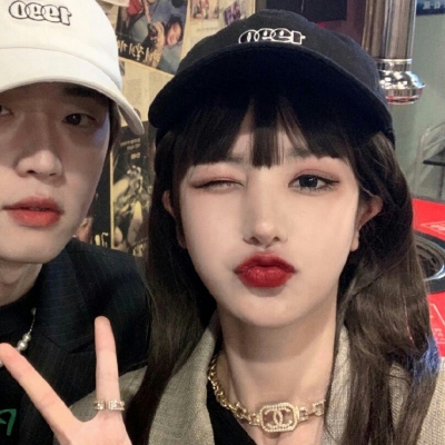 14张高格调高质量情侣头像 快和对象安排上