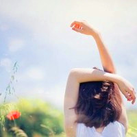 女生仰望天空的清新头像合集 28张好看的唯美女生头像